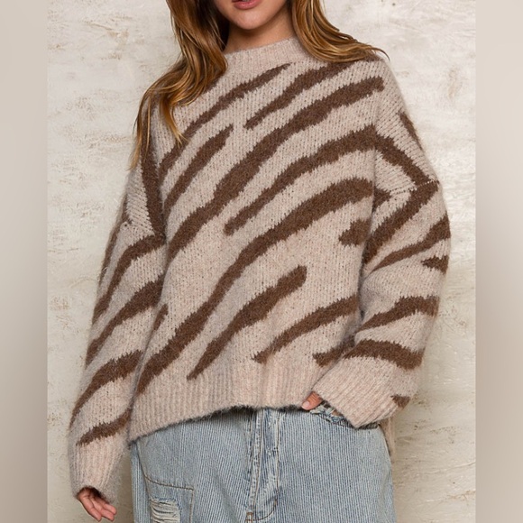 POL  Round Neck Faux Mohair Zebra Pattern Sweater - Picture 1 of 1